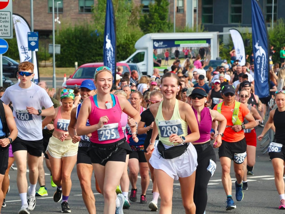 runners on the path